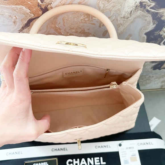 Chanel Caviar Quilted Medium Coco Handle Flap Bag - Picture 7 of 15